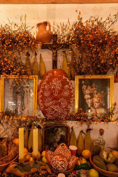 What is a Day of the Dead Ofrenda and How is It Prepared?
